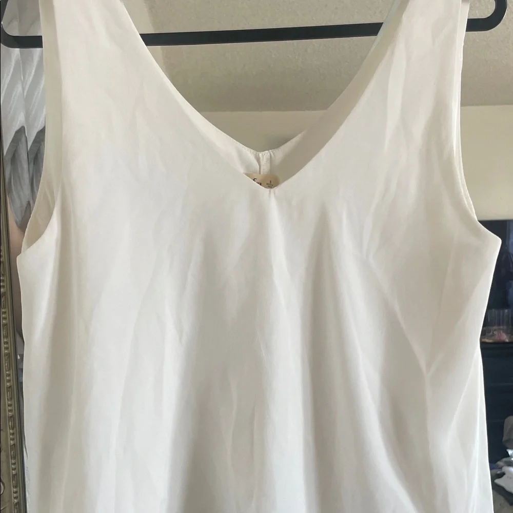 Hollister|soft White double layered V Tank Top|Medium|EUC - Picture 5 of 7